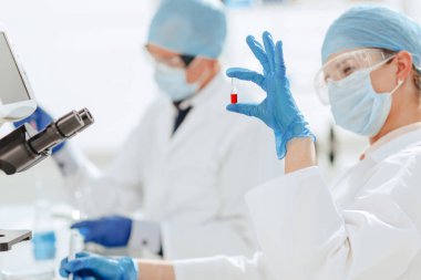 Bilim adamları yeni ilaçlar araştırıyor. Bilim ve sağlık.