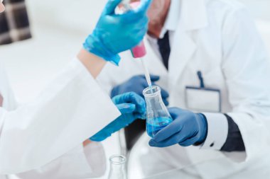 Kapat. Bilim adamları yeni bir aşı deniyorlar. .