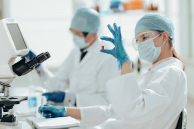 Bilim adamları yeni ilaçlar araştırıyor. Bilim ve sağlık.