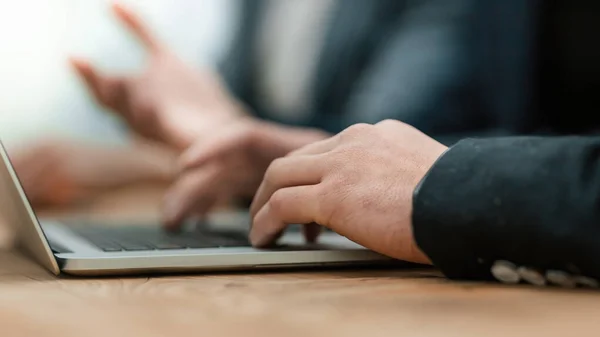 Imagen de fondo de los empresarios en el lugar de trabajo en la oficina —  Fotos de Stock