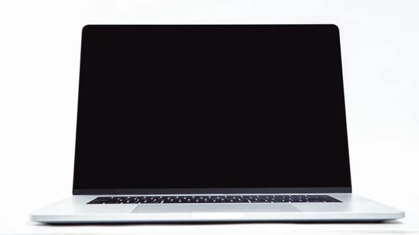 Κλείσε. κομψό φορητό υπολογιστή σε λευκό φόντο. — Φωτογραφία Αρχείου