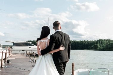 Mutlu yeni evliler balayına çıkıyor. bayramlar ve olaylar