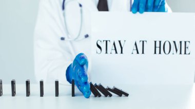 Kapat. İlan veren doktor evde kalacak..