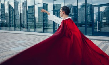 Kapat. Süper kahraman doktor yardım etmeye hazır..