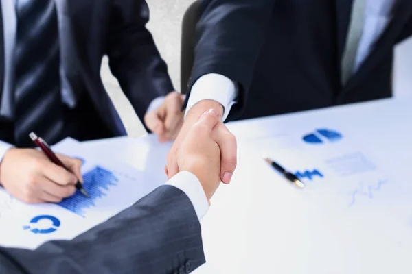 Close up. strong handshake of financial partners. — Stock Photo, Image