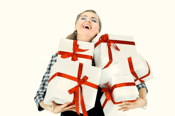 Fechar up.happy jovem com caixas de presente — Fotografia de Stock