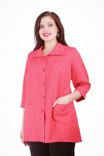 Portret van een jonge vrouw in een modieuze rode jas — Stockfoto