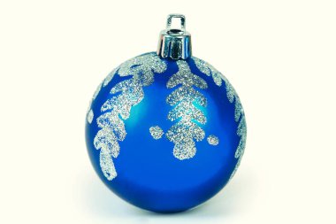 Güzel bir Noel balosu. beyaz arkaplanda izole