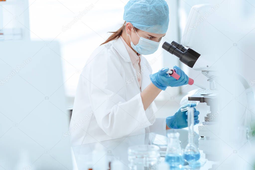 female scientist conducts research in the laboratory.
