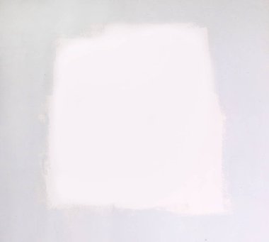 Kare beyaz bir kağıt üzerine beyaz boya ile çizilir.