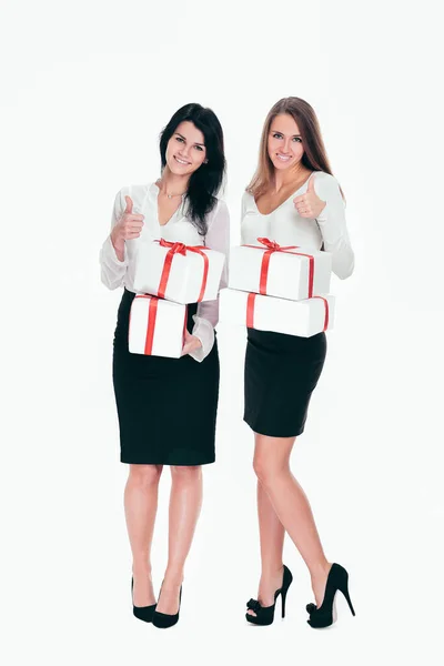 Dwie młode kobiety z pudełkami z podniesionymi kciukami — Zdjęcie stockowe