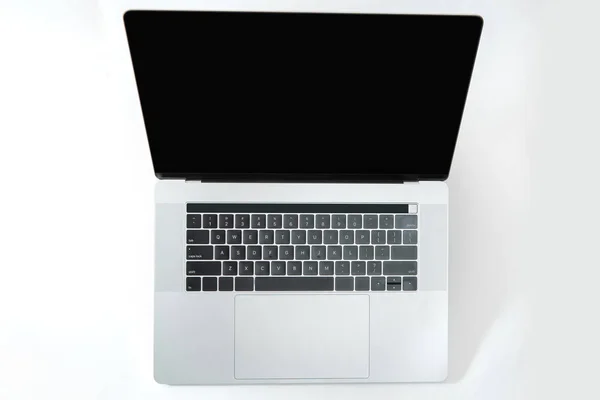 Στην κορυφή. μοντέρνο laptop σε λευκό φόντο . — Φωτογραφία Αρχείου