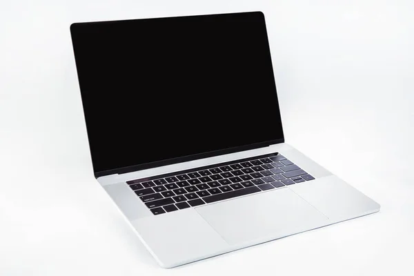 På nära håll. laptop med svart skärm. — Stockfoto