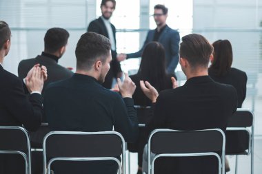 Çalışma grubu toplantı boyunca iş ortaklarını alkışladı
