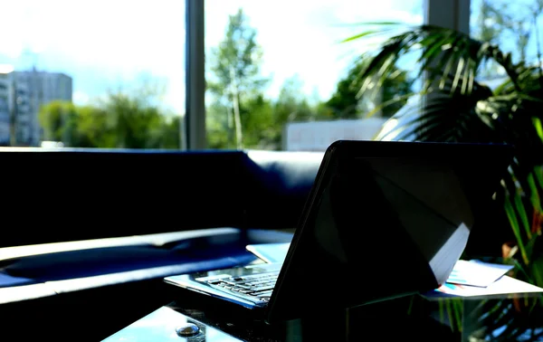 Closeup photo of laptop computer with open top. Blank screen. — Stock Photo, Image