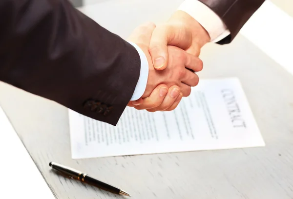 The conclusion of the contact. Closeup of a business hand shake between two colleagues — Stock Photo, Image