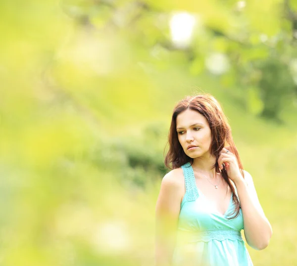 Face young beautiful girl  short hair summer park smiling — Stock Photo, Image