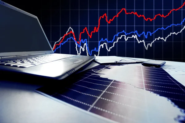 Gráficos, gráficos, mesa de negocios. El lugar de trabajo de los empresarios —  Fotos de Stock
