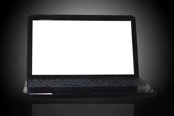 Laptop nero su sfondo nero con riflesso — Foto Stock