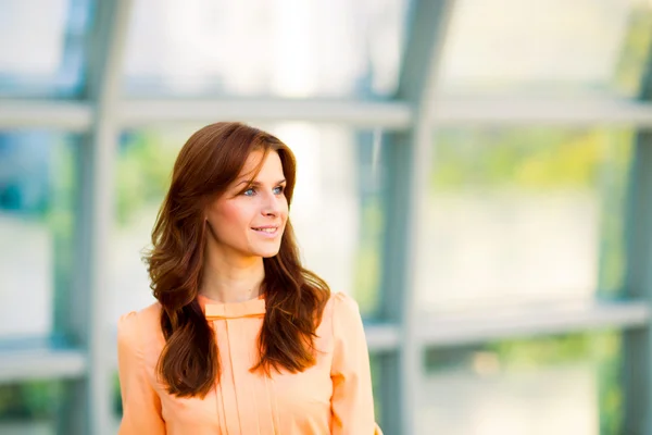 Happy business woman in the office looking away — Stock Photo, Image