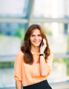 Ofis telefon ile iş kız