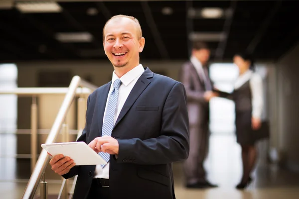 Happy mature business man looking at camera with satisfaction at office — Stock Photo, Image