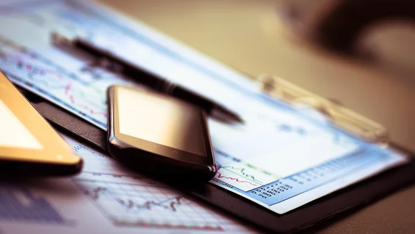 İş grafiği ile akıllı telefon ve kalem