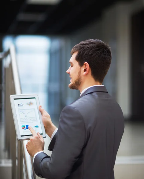 Young businessman with a tablet pc, at the office — Stock Photo, Image