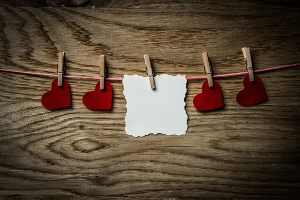 Rote Herz-Nachricht-Karte und rotes Herz.. Bild vom Valentinstag. — Stockfoto