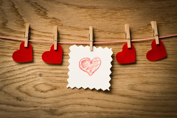 Kırmızı kalp mesajı kartı ve kırmızı kalp... Sevgililer günü görüntüsünü. — Stok fotoğraf