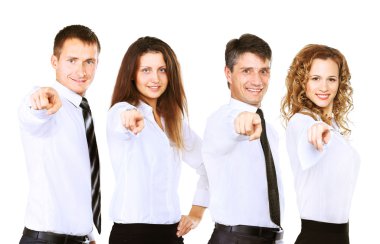 Grupa czterech ludzi biznesu w wierszu wskazujeGrup içinde bir satır gösteren dört iş adamları