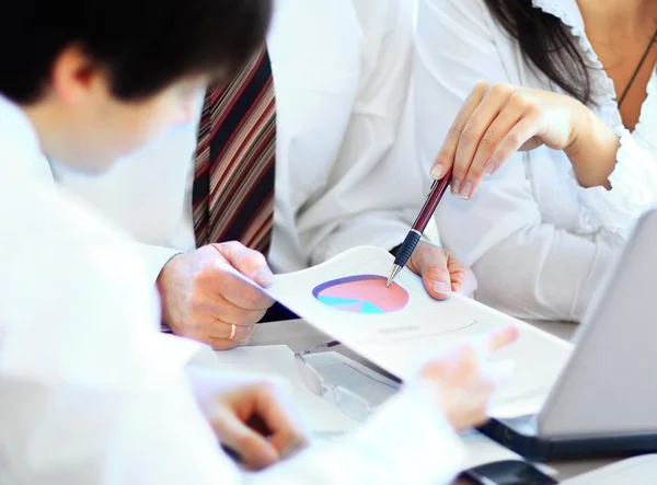 Business team working together to achieve better results — Stock Photo, Image