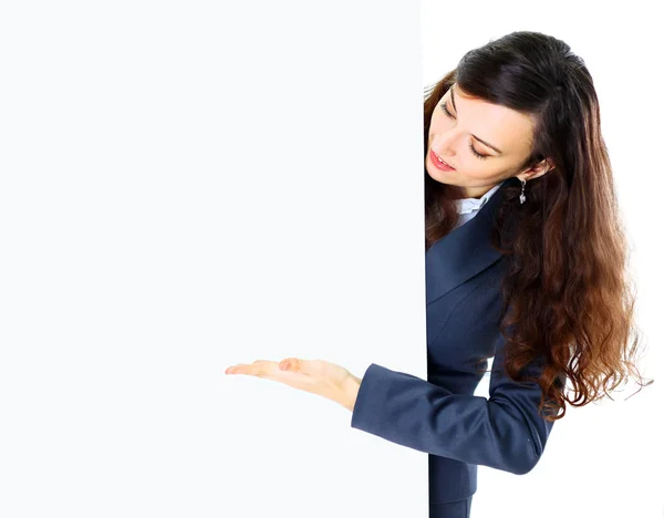 Gelukkig lachend jonge zakenvrouw tonen leeg bord, geïsoleerd op witte achtergrond — Stockfoto