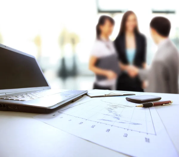 Gráficos, gráficos, mesa de negocios. El lugar de trabajo de los empresarios —  Fotos de Stock