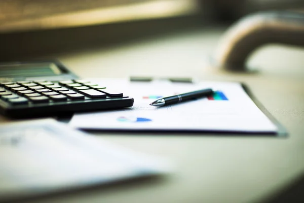 Negócio de análise financeira do local de trabalho — Fotografia de Stock