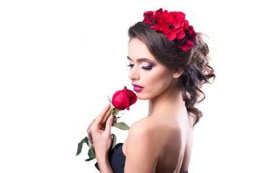 Beyaz arka planda izole edilmiş güzel kız modeli.