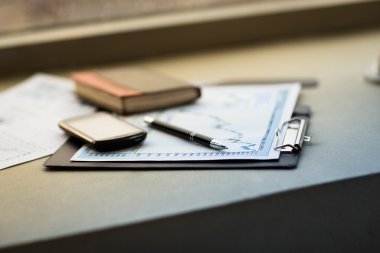 İş grafiği ile akıllı telefon ve kalem