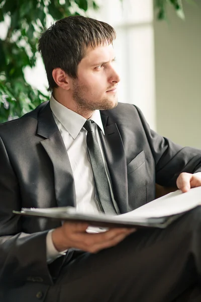 Empresario de confianza en el cargo. — Foto de Stock