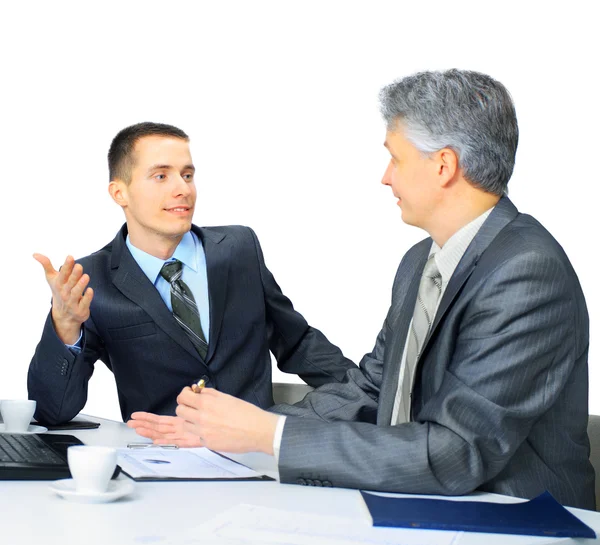 Un team di lavoro che siede in ufficio e pianifica il lavoro — Foto Stock