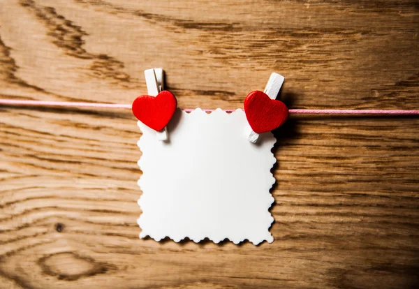 Kärlek hjärtan på trä konsistens bakgrund, Alla hjärtans dag kort koncept — Stockfoto