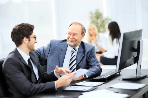 Image of business partners discussing documents — Stock Photo, Image