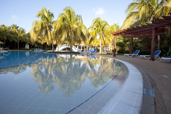 Resort instagram etkisi ile tropikal Havuzu — Stok fotoğraf