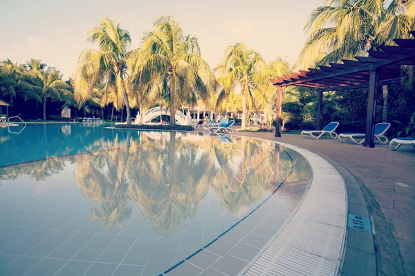 Resort instagram etkisi ile tropikal Havuzu — Stok fotoğraf