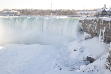 Niagara horseshoe falls Kanada kış aylarında düşer.