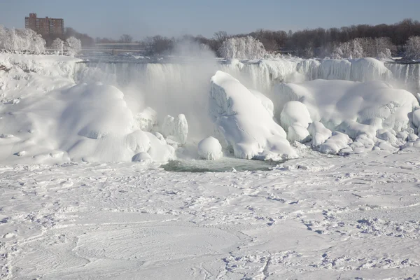 Niagara valt de american falls in de winter bevroren — Stockfoto