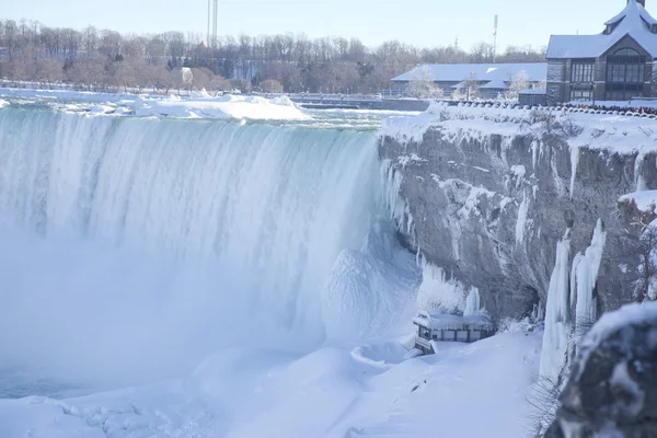 Niagara falls canada van dichtbij in de winter — Stockfoto