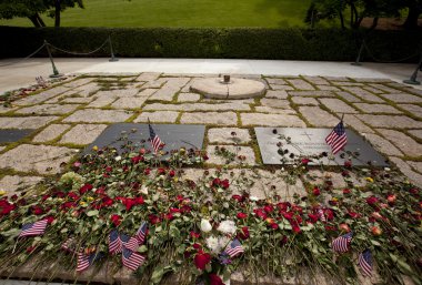 John kennedy ve jackie oanasis mezarlar Arlington Ulusal Cem,