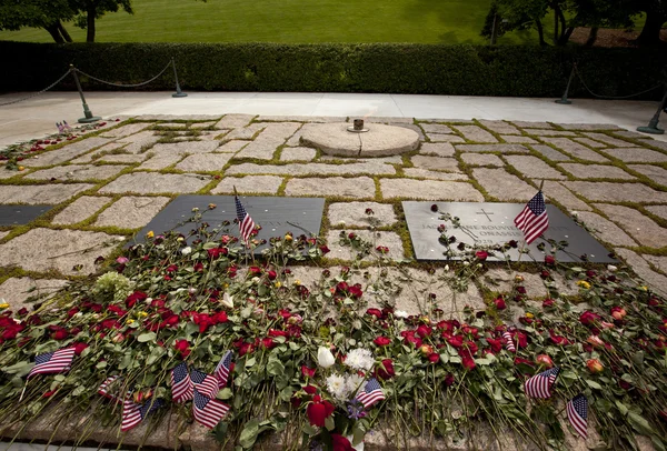 John kennedy and jackie oanasis graves at Arlington National Cem — Stock Photo, Image