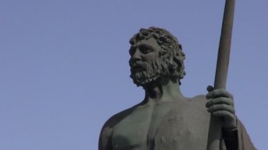 Candelaria okyanus kıyısında guanche metal heykel