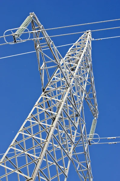 Elektriciteit pyloon constructie in de winter — Stockfoto